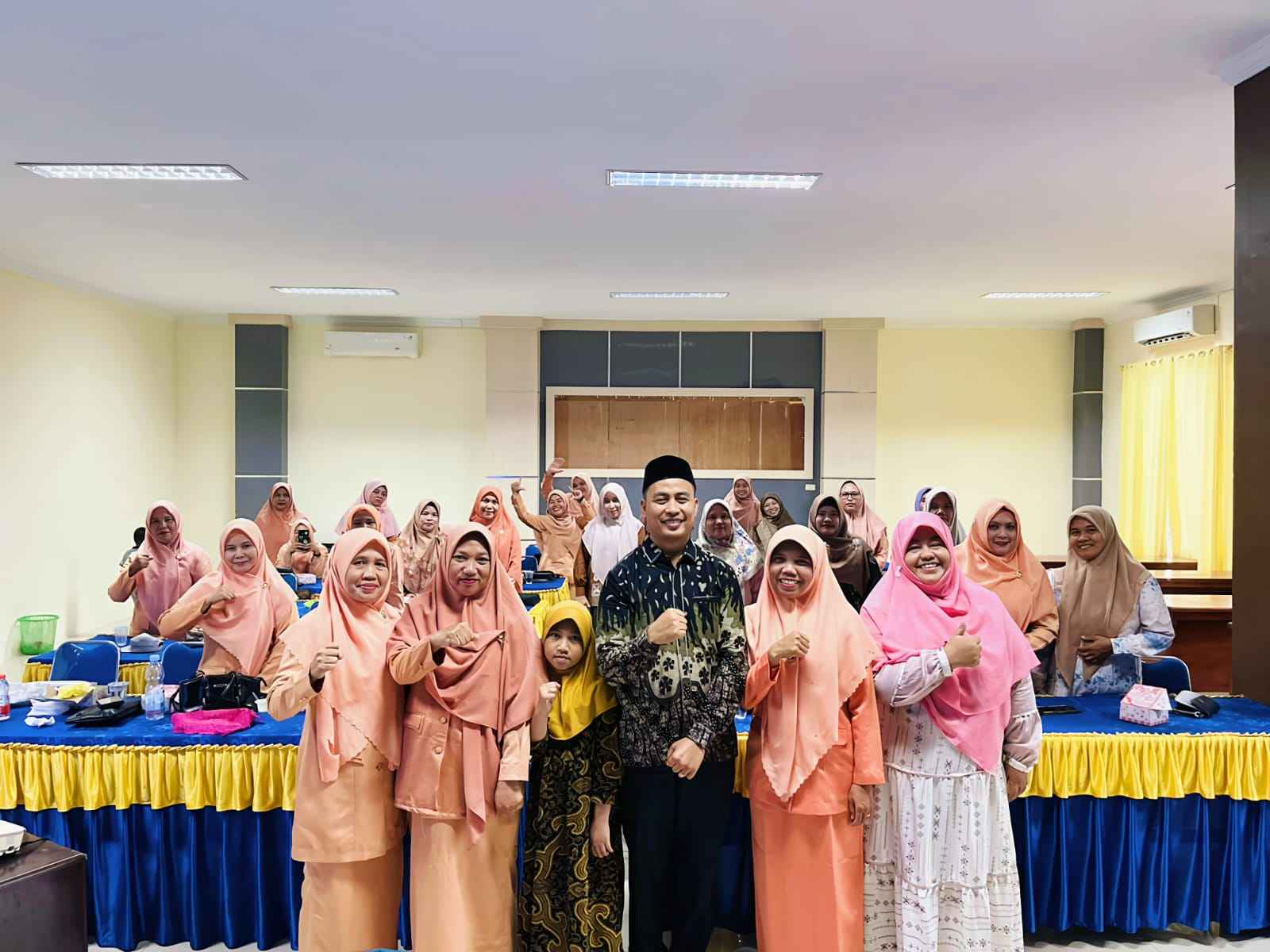 Emak-emak Melek Teknologi, DWP Kemenag Subulussalam Adakan Pelatihan Pembuatan Kontent Kreatif