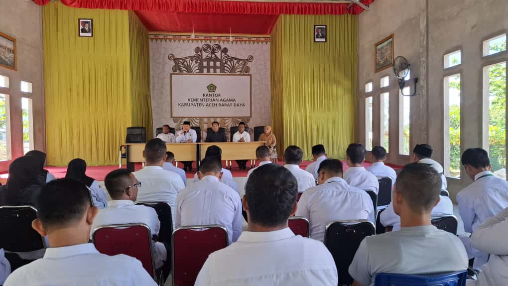 Kemenag Abdya Dorong ASN Tingkatkan Kualifikasi Pendidikan Melalui Program Strata 1 : Usia Boleh Bertambah, tapi Semangat Belajar Jangan Pernah Redup