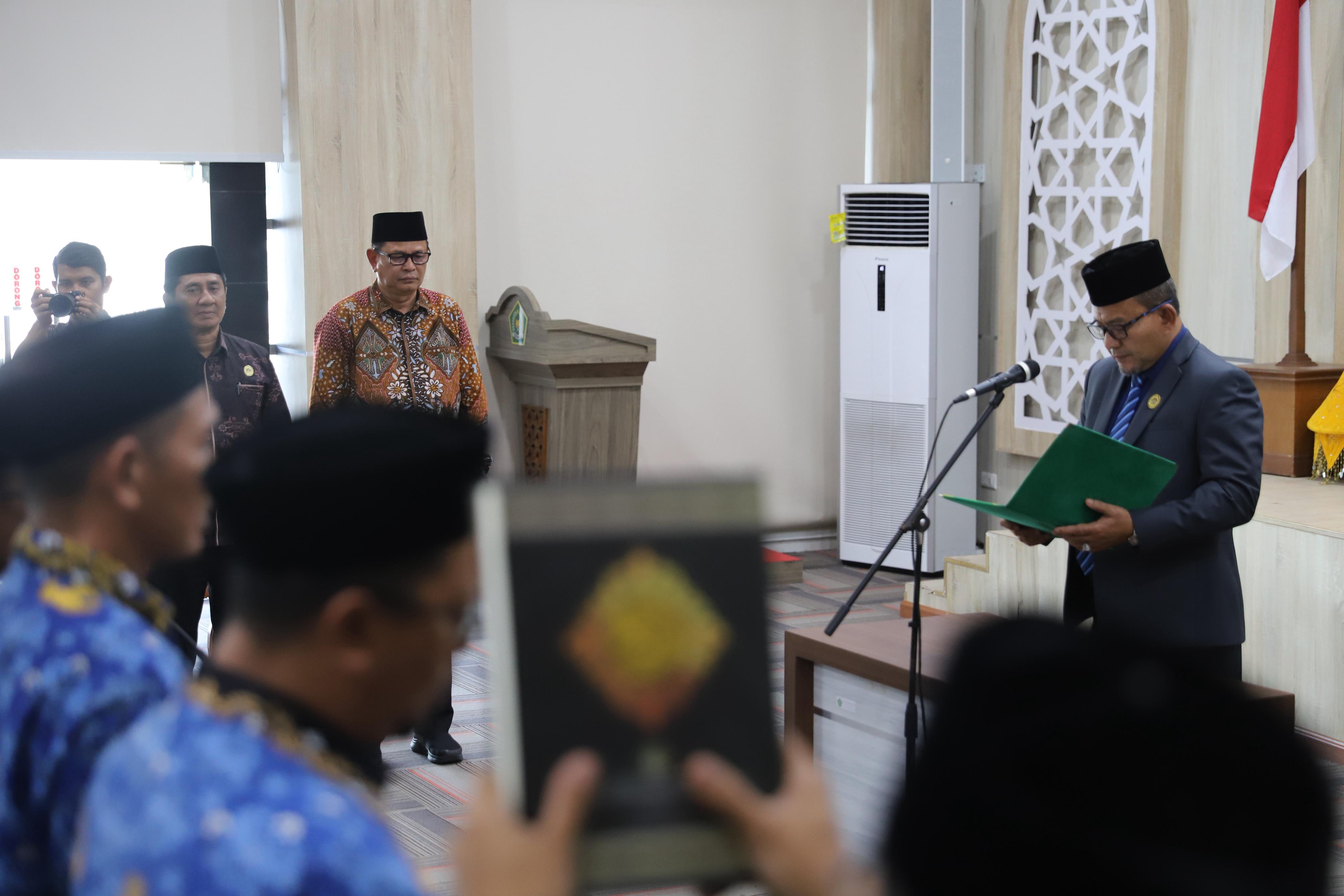 Kakanwil Kemenag Aceh Lantik 4 PPPK dan 5 Kepala Madrasah