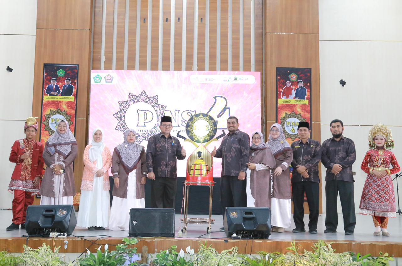 Kakanwil Kemenag Aceh Membuka Kegiatan Piasan Seni MIN 27 Aceh Besar