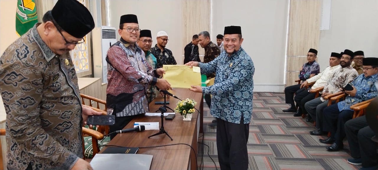 Kakankemenag Aceh Tamiang Anwar Padli Purnatugas dalam Lumpur