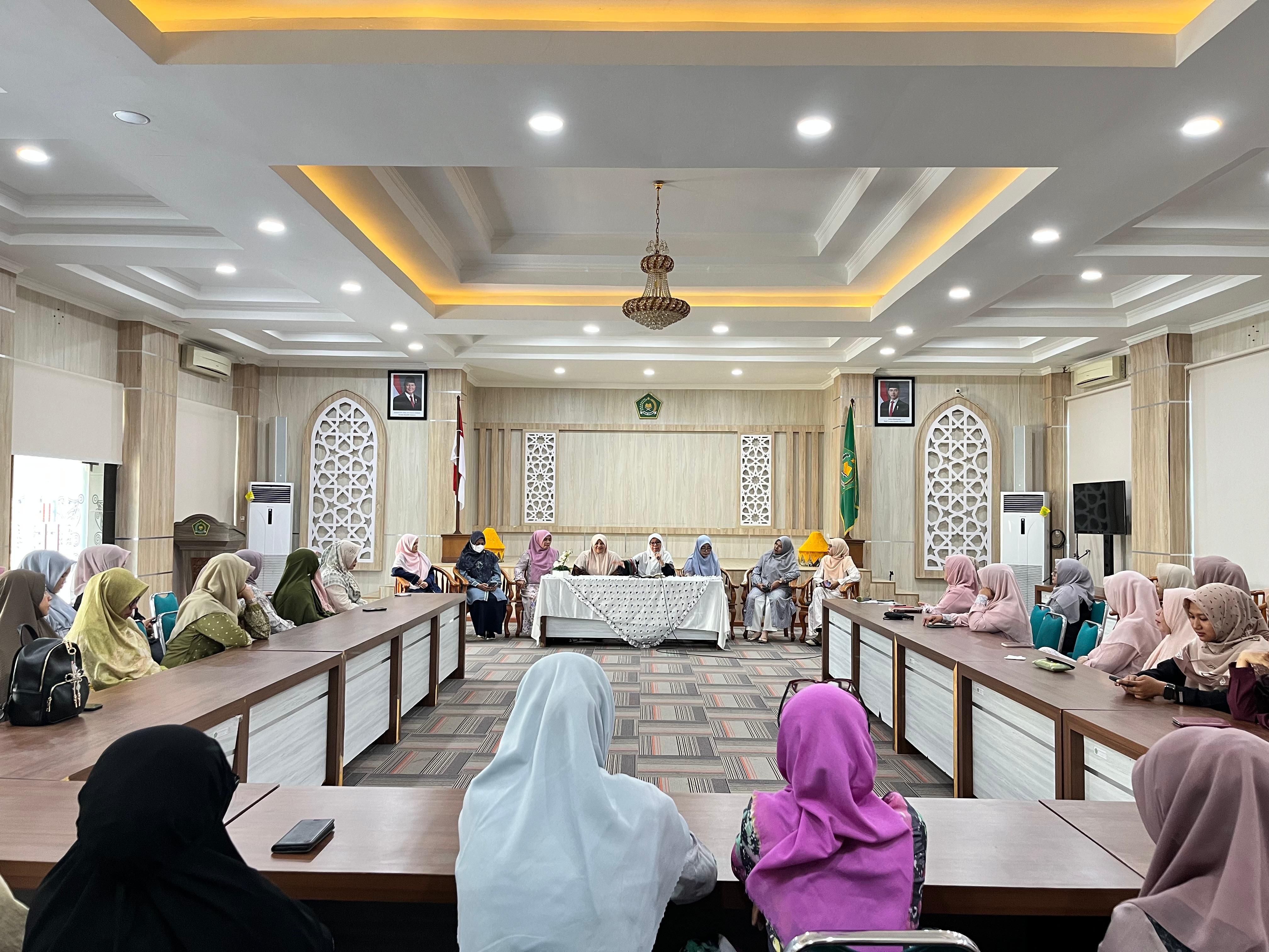 Penuh Kebersamaan, DWP Kanwil Kemenag Aceh Bahas Keuangan Keluarga dan Melepas Wakil Ketua