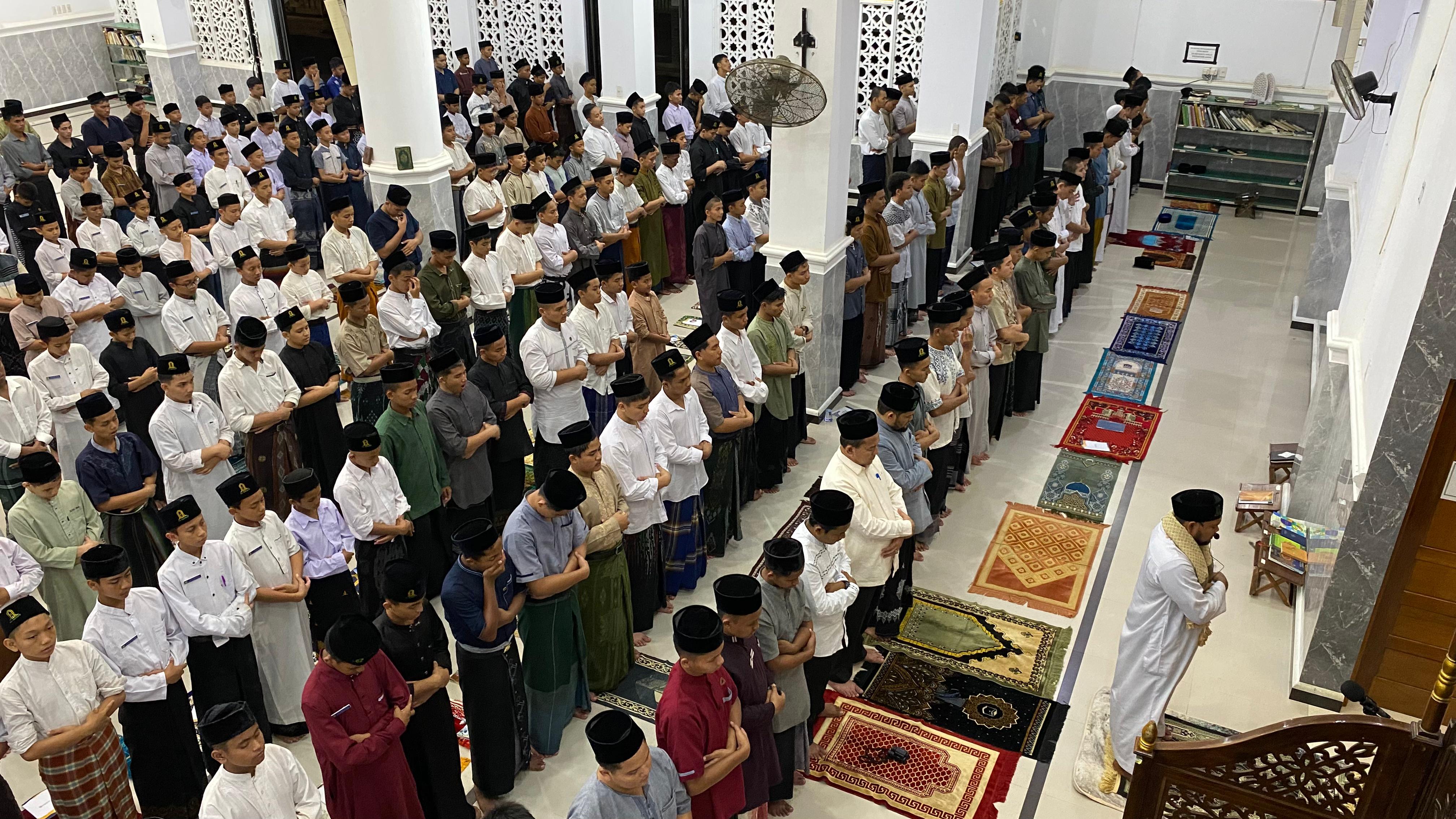 Salat Khusuf Digelar di Al Manar, Gerhana Bulan Sempat Tampak 5 Menit
