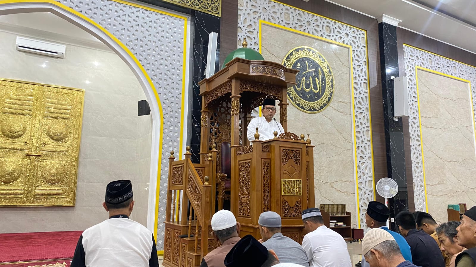 Tarawih di Masjid Kodam IM, Kakanwil Azhari Taushiah Sosok yang Dirindukan Surga