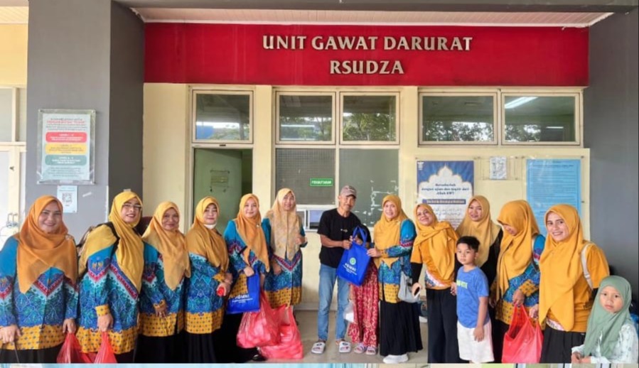 PGMNI Aceh Bagikan 320 Paket Berbuka untuk Abang Becak, Pasien dan Nakes RSUZA
