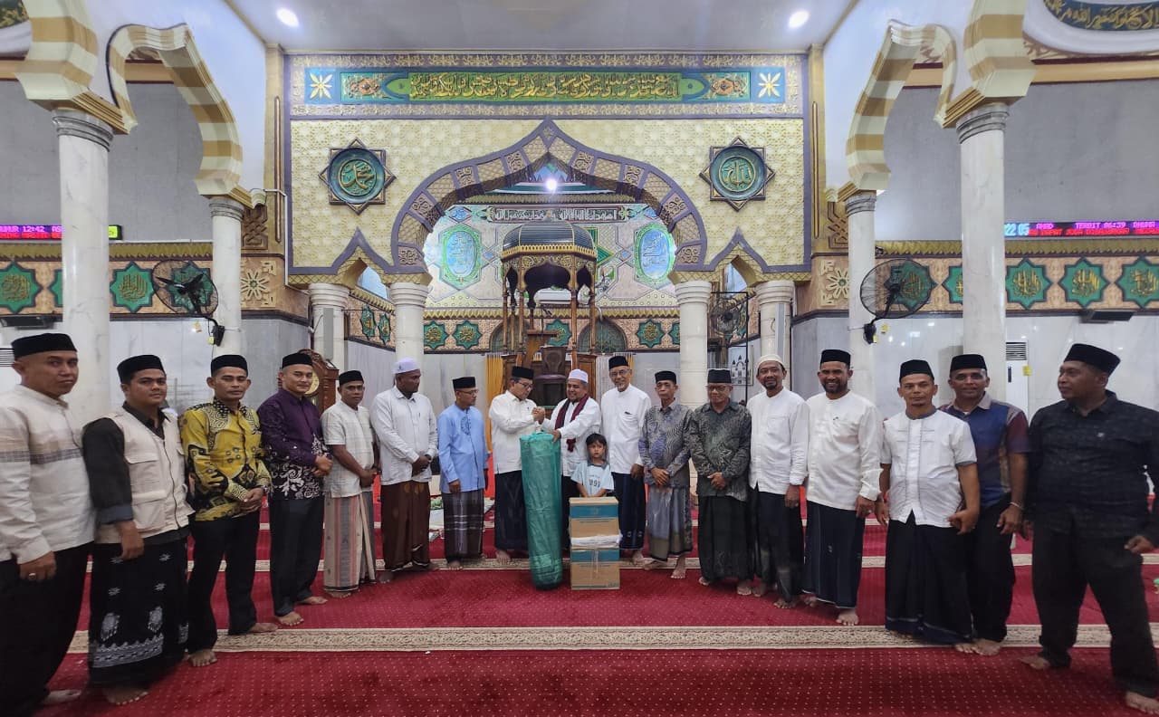 Di Peureulak Kakanwil Kemenag Aceh Sampaikan Tausiah Ramadan dan Bantuan