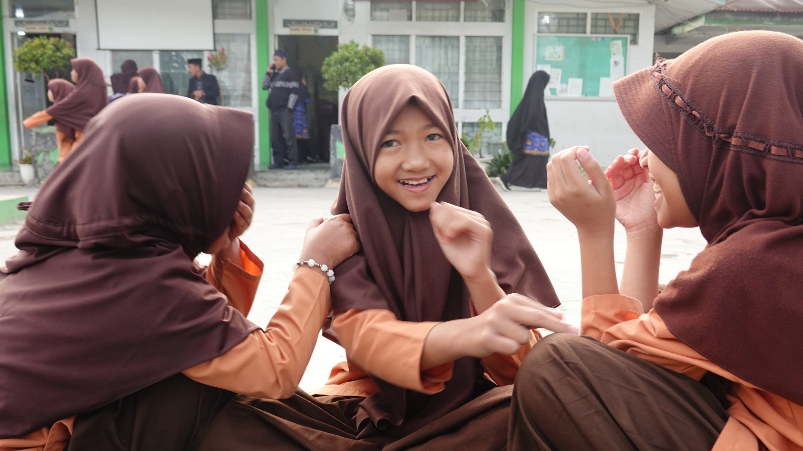 Hafizah dan Cerita MBG di MIN 8 Aceh Tengah