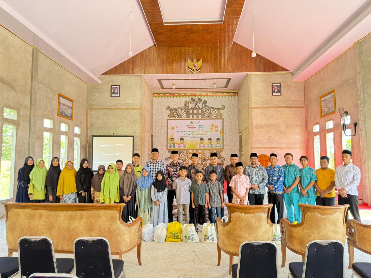Melalui Selasar Hangat x Joyful Ramadan, Kemenag Aceh Barat Daya Tebar 200 Paket Bantuan