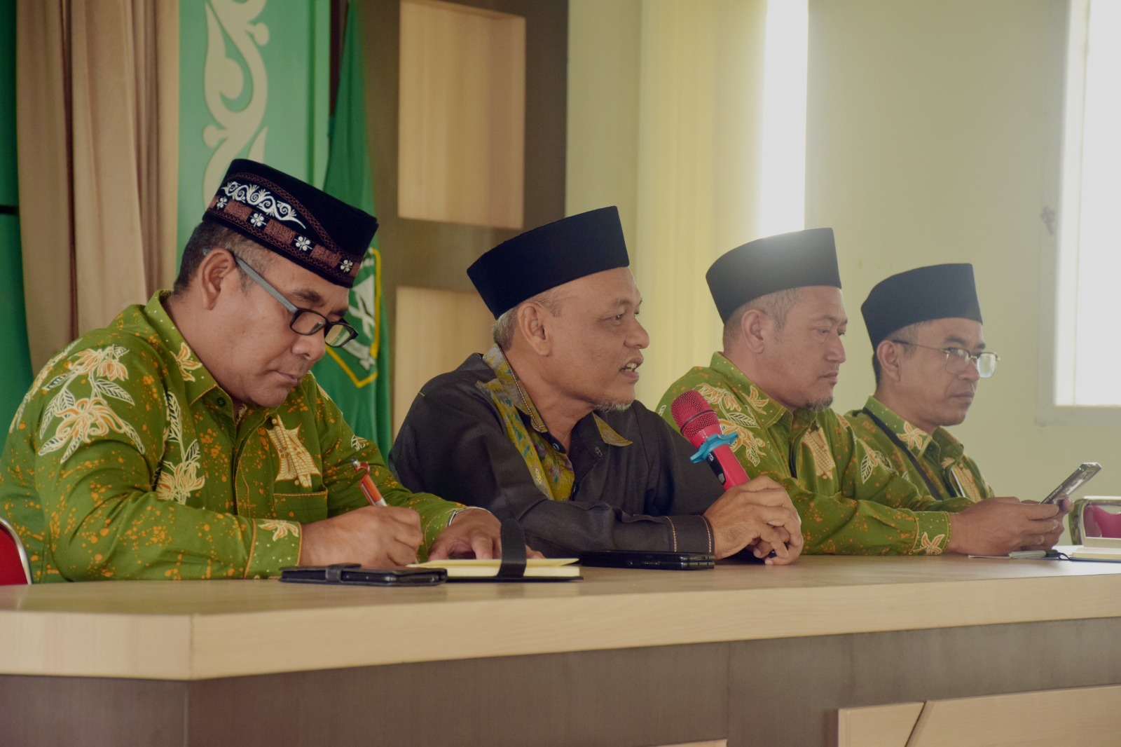 Rapat Perdana, Kakankemenag Tarmizi: Laksanakan Tugas dengan Tanggung Jawab