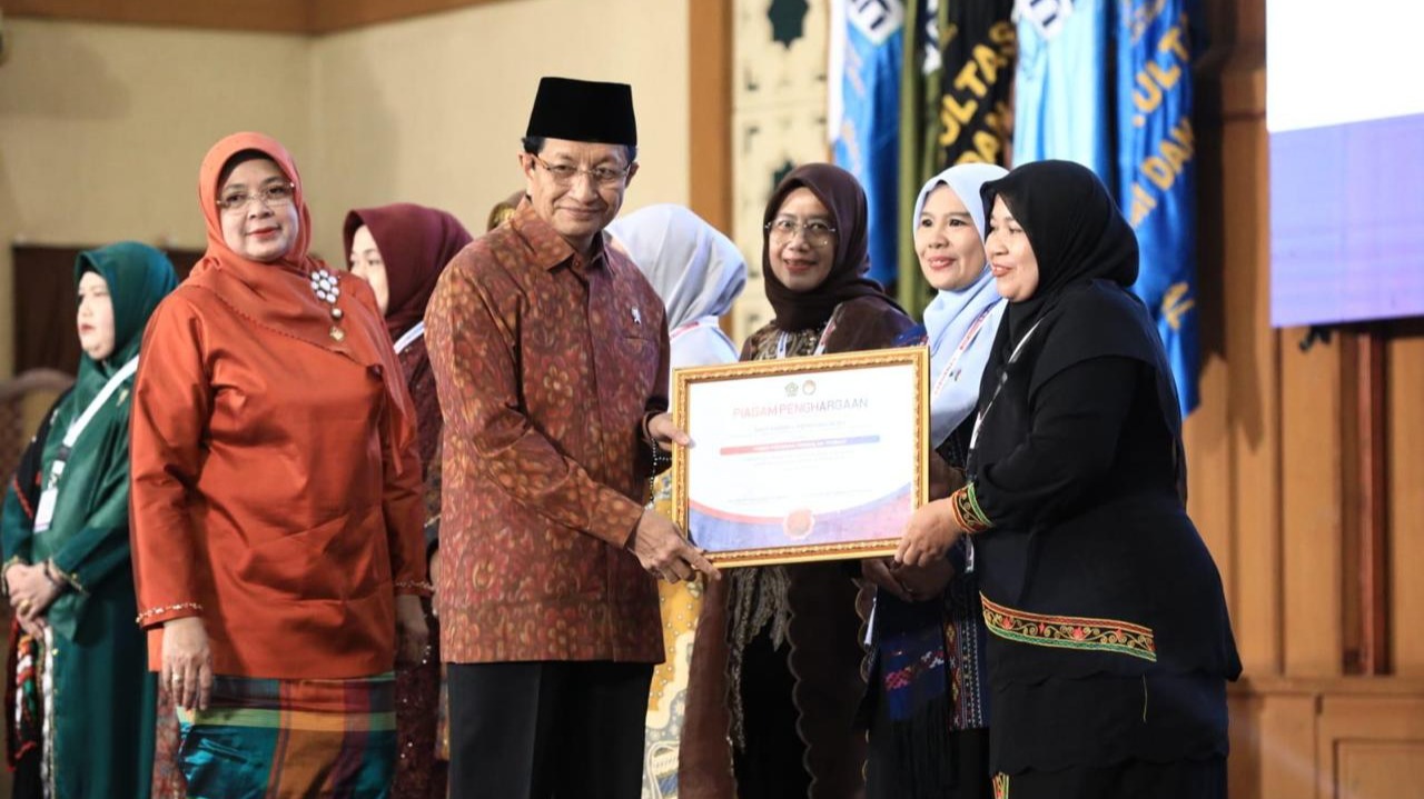 DWP Kemenag Aceh Raih Penghargaan Video Program Unggulan Terbaik pada Rakornas DWP Kemenag