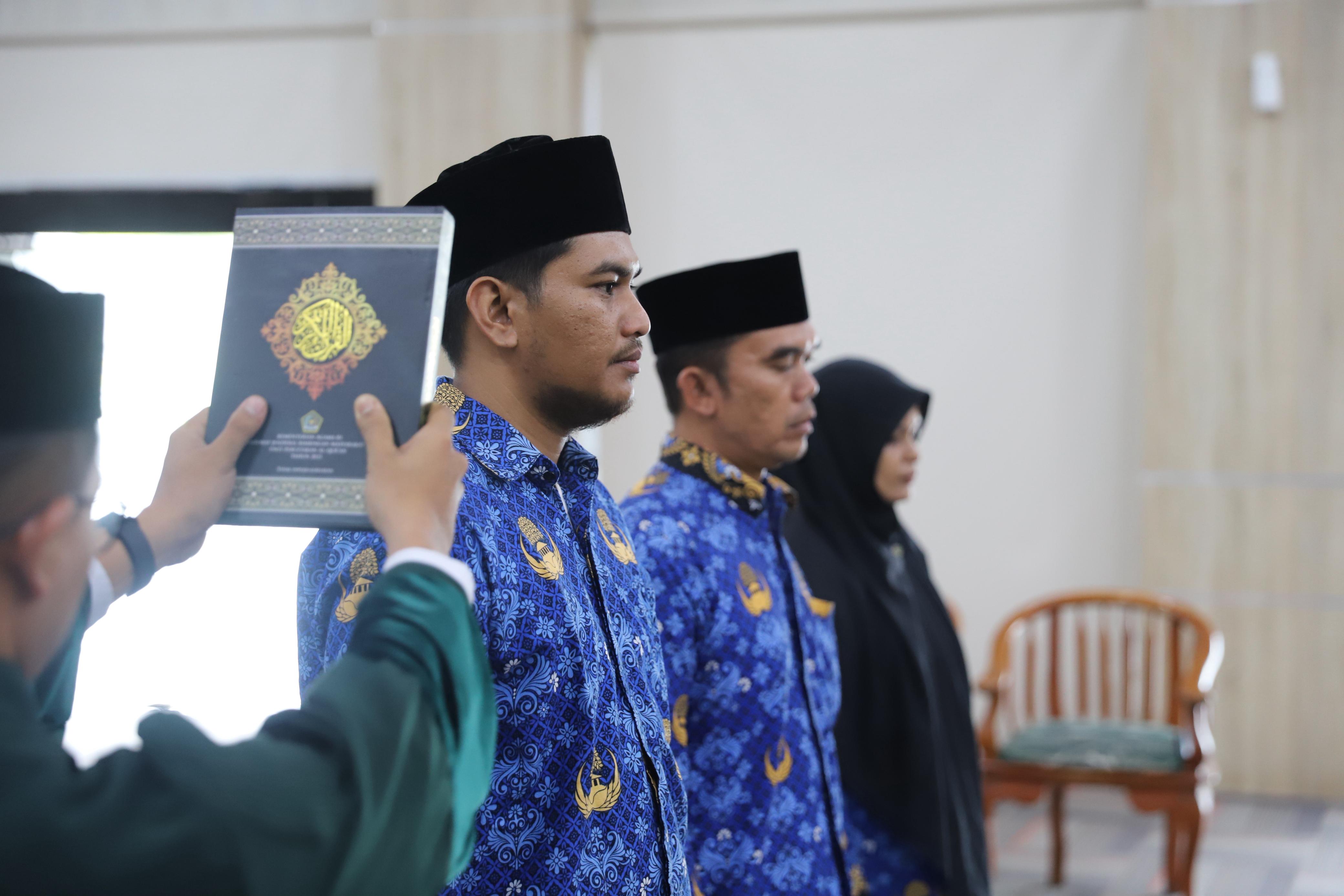 Pelantikan Tiga Penyuluh Hukum di Kanwil Kemenag Aceh, Kakanwil Tekankan Dinamika dan Amanah Jabatan