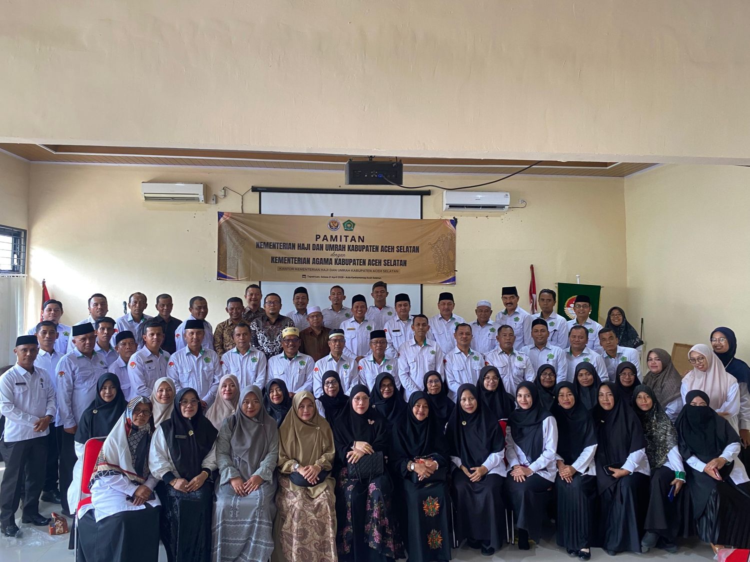 Kakankemenhaj dan Jajaran Pamit, Suasana Haru Warnai Kankemenag Aceh Selatan