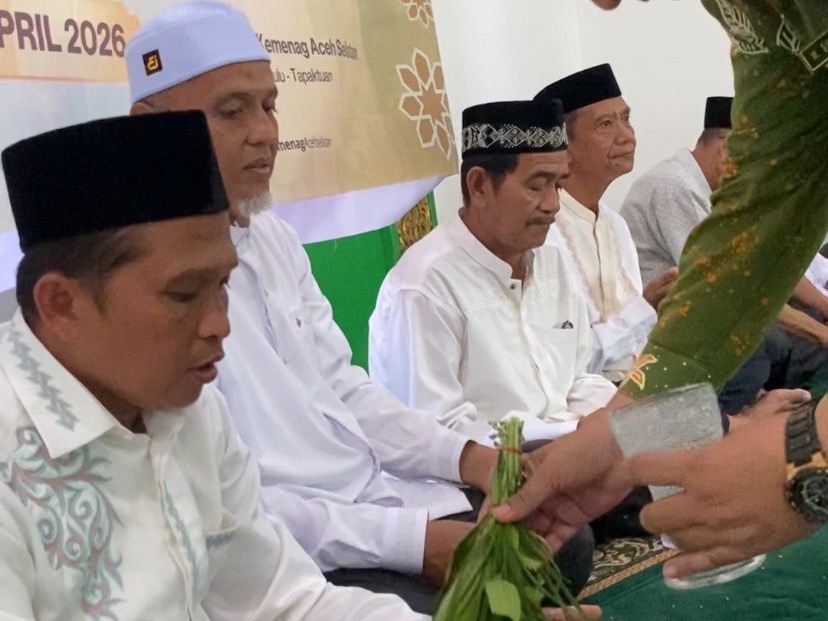 10 Jemaah Haji ASN Kemenag Aceh Selatan dipeusijuek