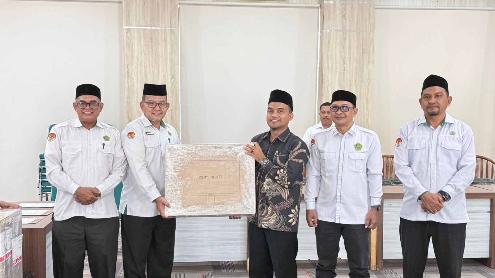 Kemenag Aceh Serahkan Bantuan Komputer untuk 74 KUA
