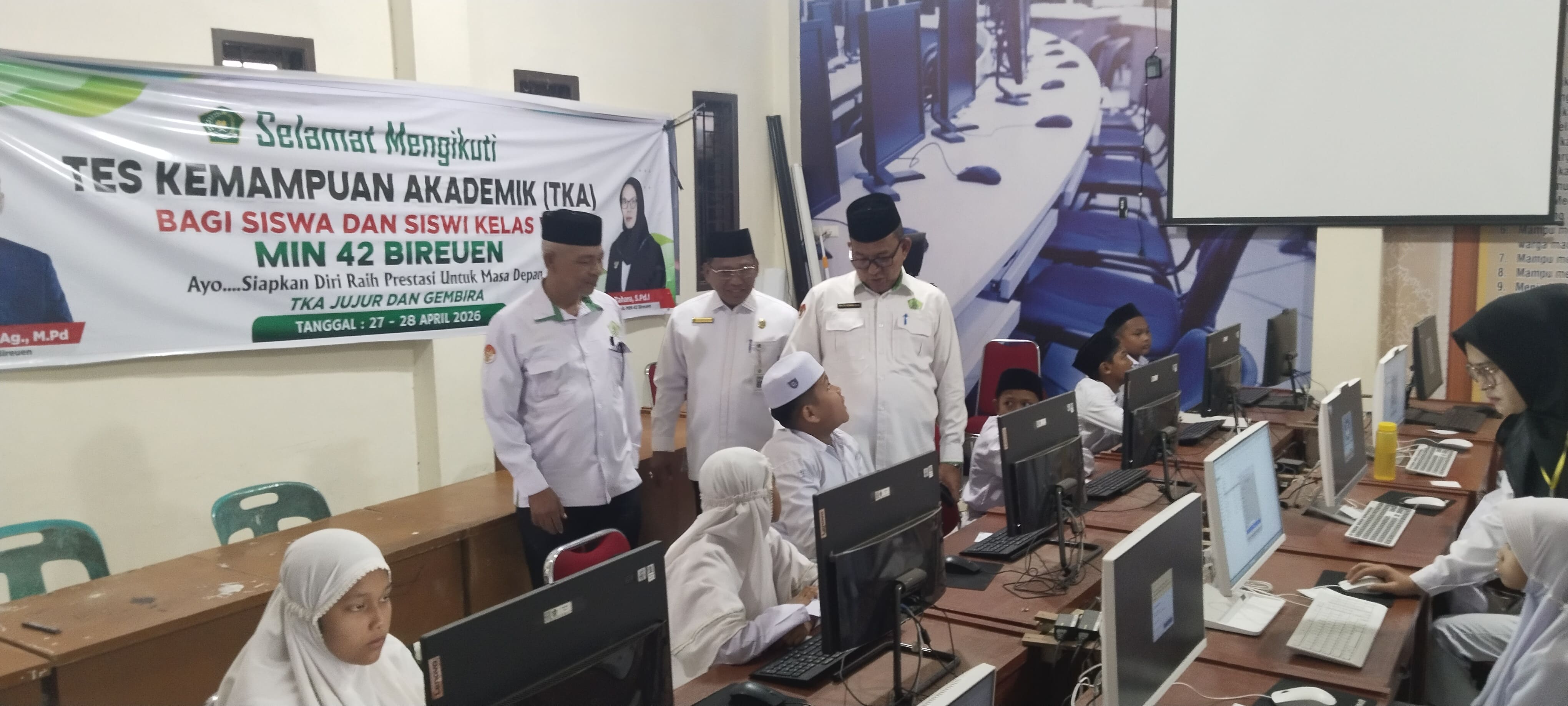 Di MIN 1 Bireuen, Kakanwil Kemenag Aceh Pastikan Limit dan TKA Lancar