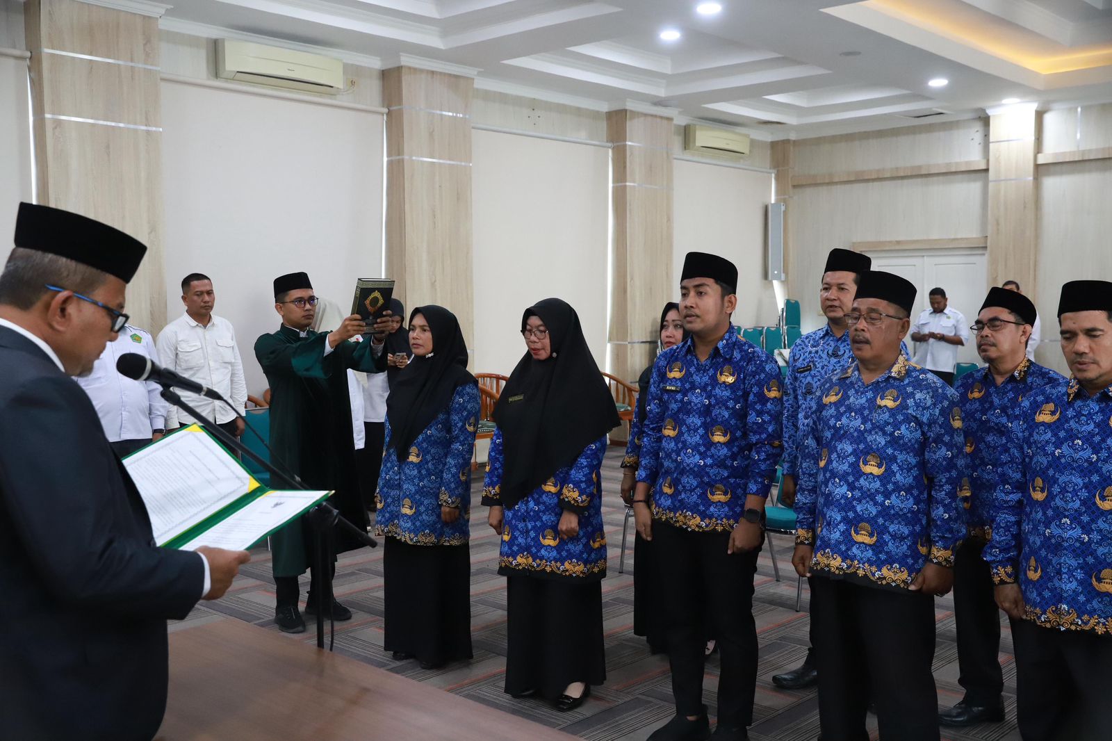Kakanwil Kemenag Aceh Lantik 12 ASN, Tekankan Integritas dan Tanggung Jawab Jabatan