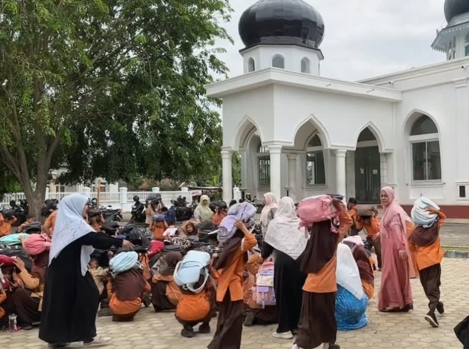 Ratusan Siswa MIN 22 Aceh Besar Ikuti Simulasi Gempa Bumi