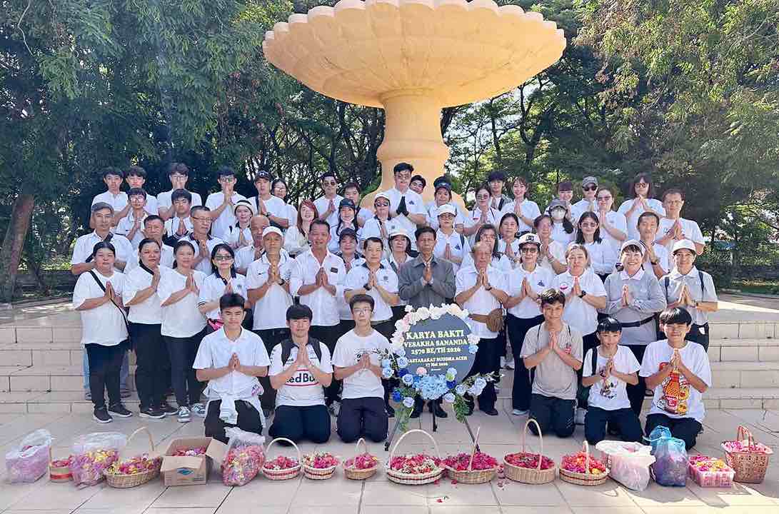 Karya Bhakti dan Tabur Bunga Umat Buddha Aceh di Taman Makam Pahlawan