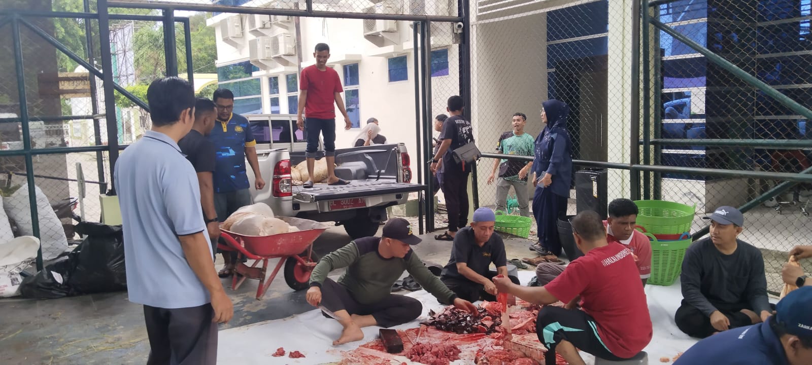 Kanwil Sembelih Sembilan Kurban, Dua Ekor dari Mitra