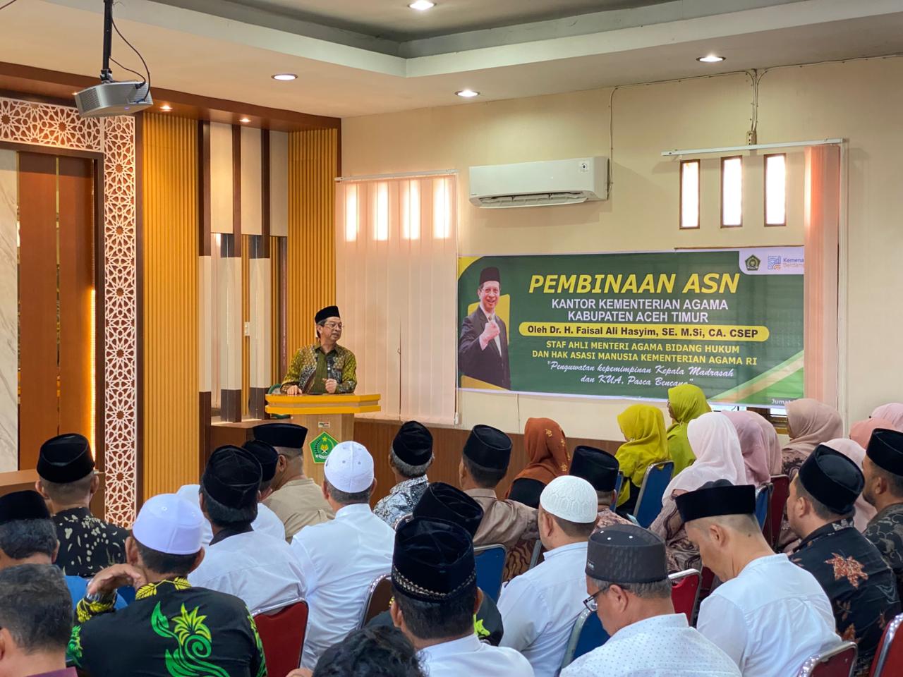 Staf Ahli Menag di Aceh Timur, Beri Pembinaan ASN dan Tinjau Madrasah serta KUA Pasca Banjir