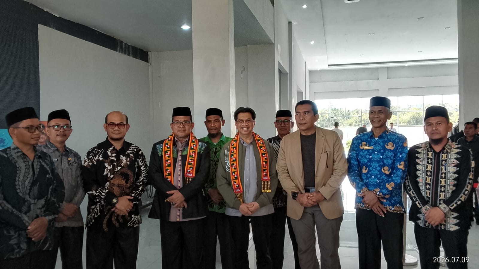 Staf Ahli Menteri Agama RI Bersama Kakanwil Kemenag Aceh Tiba di Simeulue, Disambut Kakankemenag dan Bupati