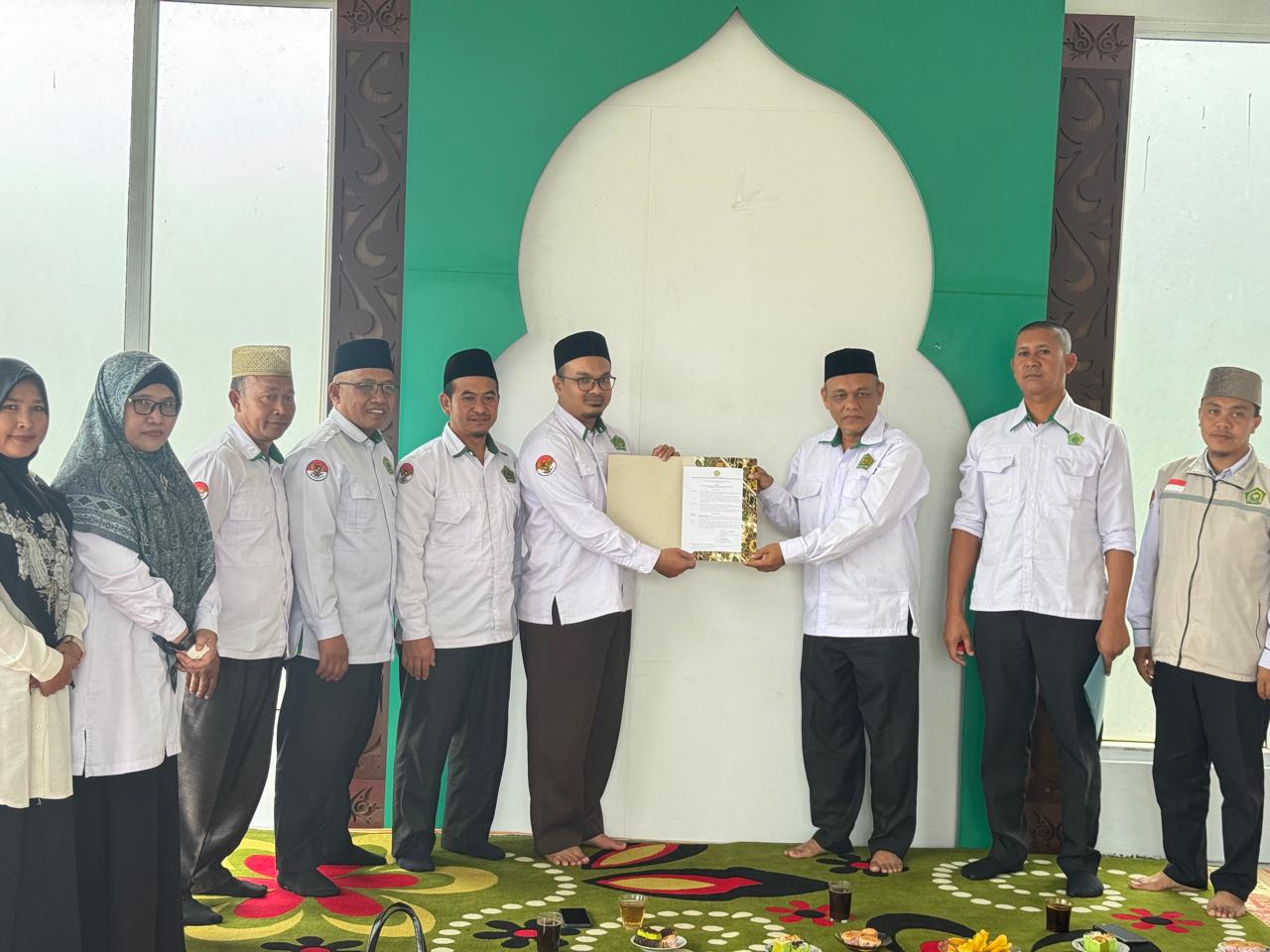 Kakankemenag Bener Meriah Dorong KUA Bener Kelipah Tingkatkan Kualitas Layanan