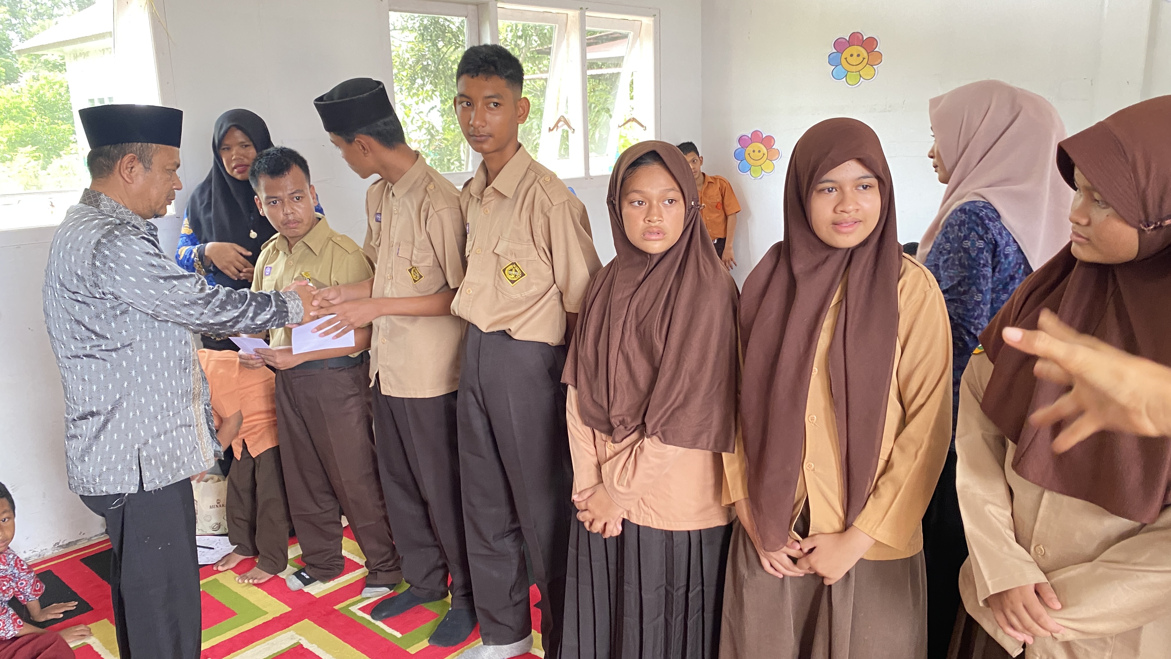 Tutup Rangkaian Peaceful Muharram 2026, Kemenag Aceh Jaya Santuni 74 Siswa SLB