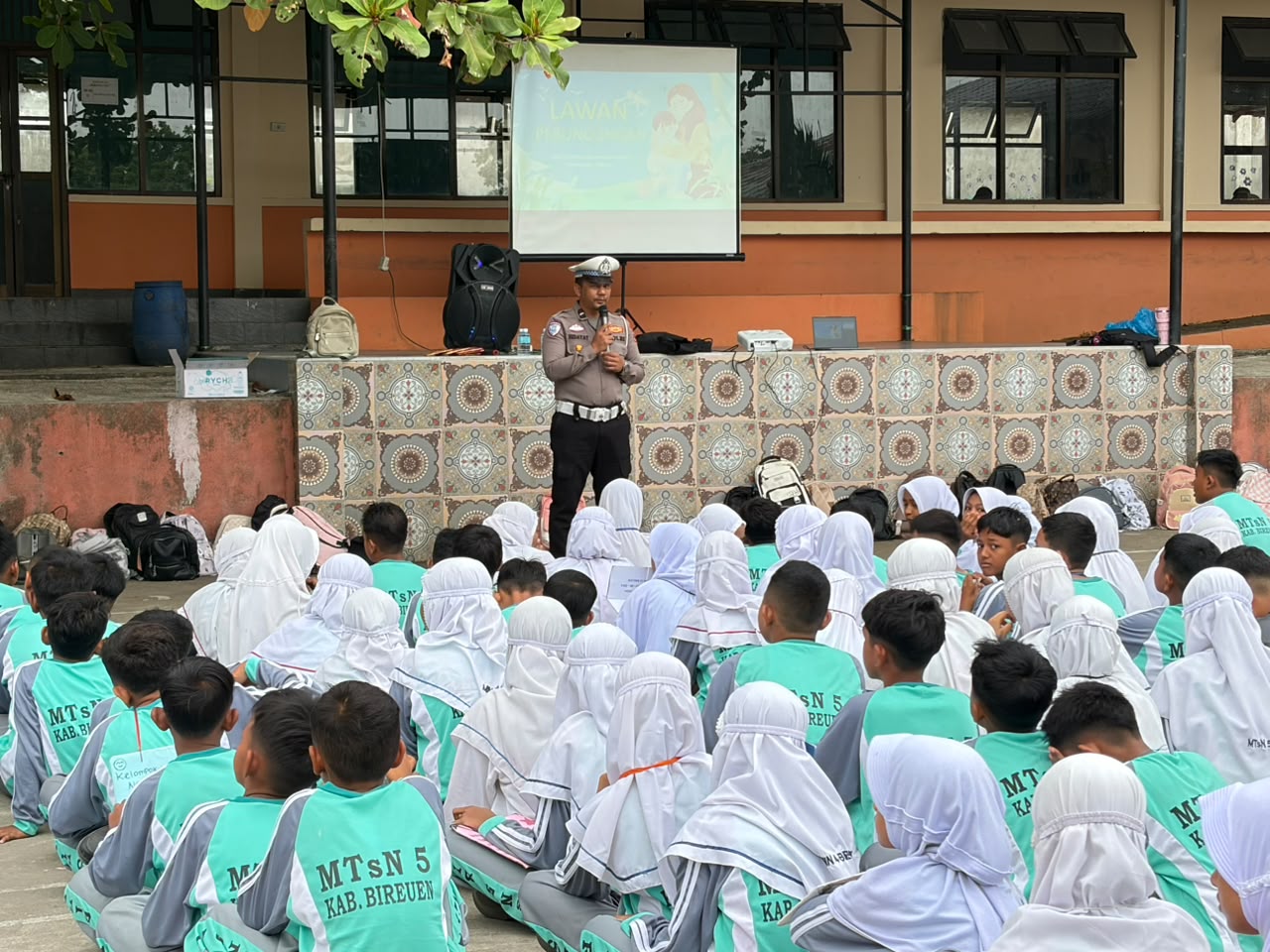Kemenag Bireuen Perkuat Pendidikan Karakter melalui Edukasi Tertib Berlalu Lintas di MTsN 5 Bireuen
