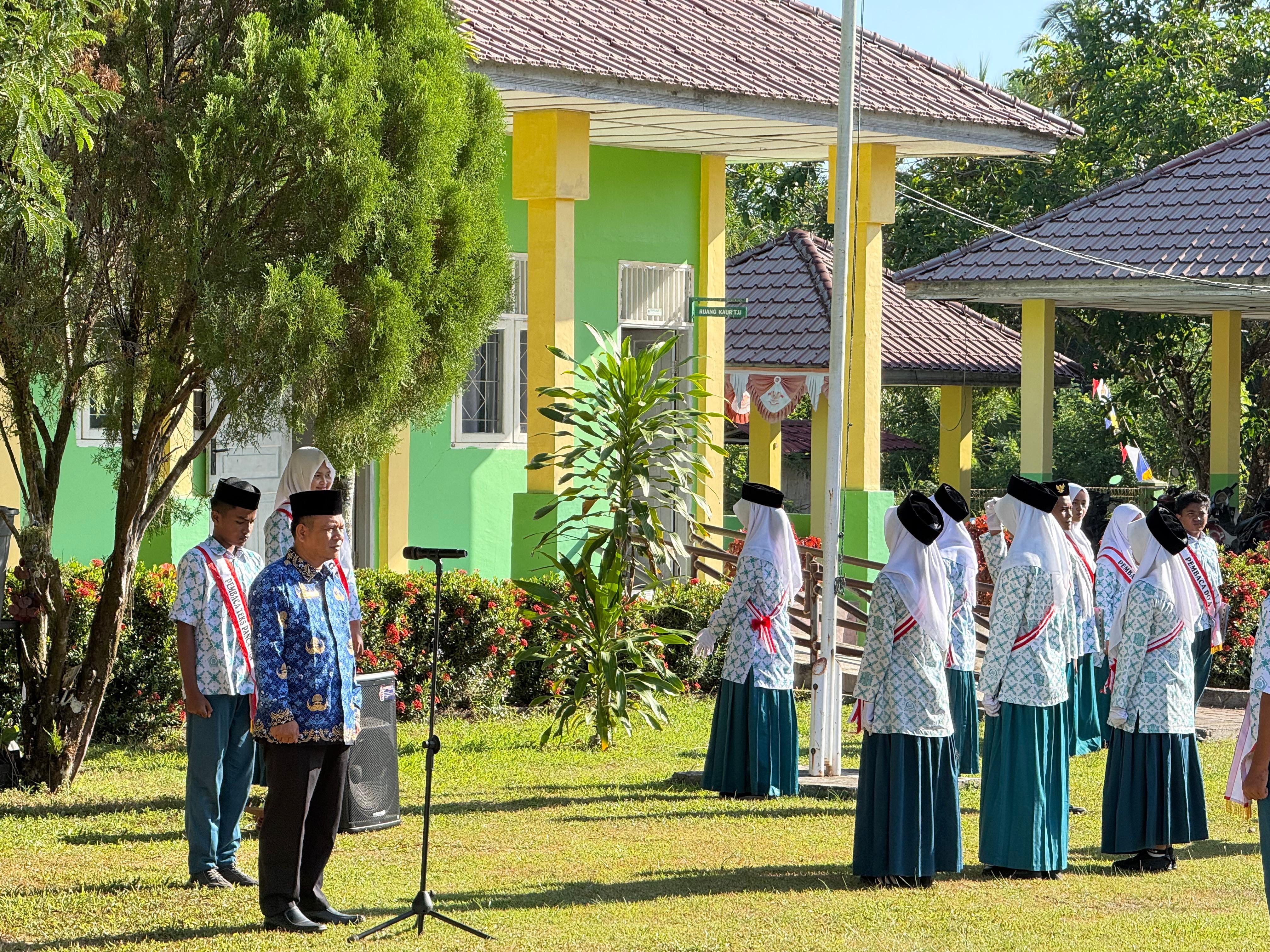 Kakan Kemenag Aceh Jaya Pimpin Upacara Hari Anak Nasional, Ajak Wujudkan Madrasah Ramah Anak