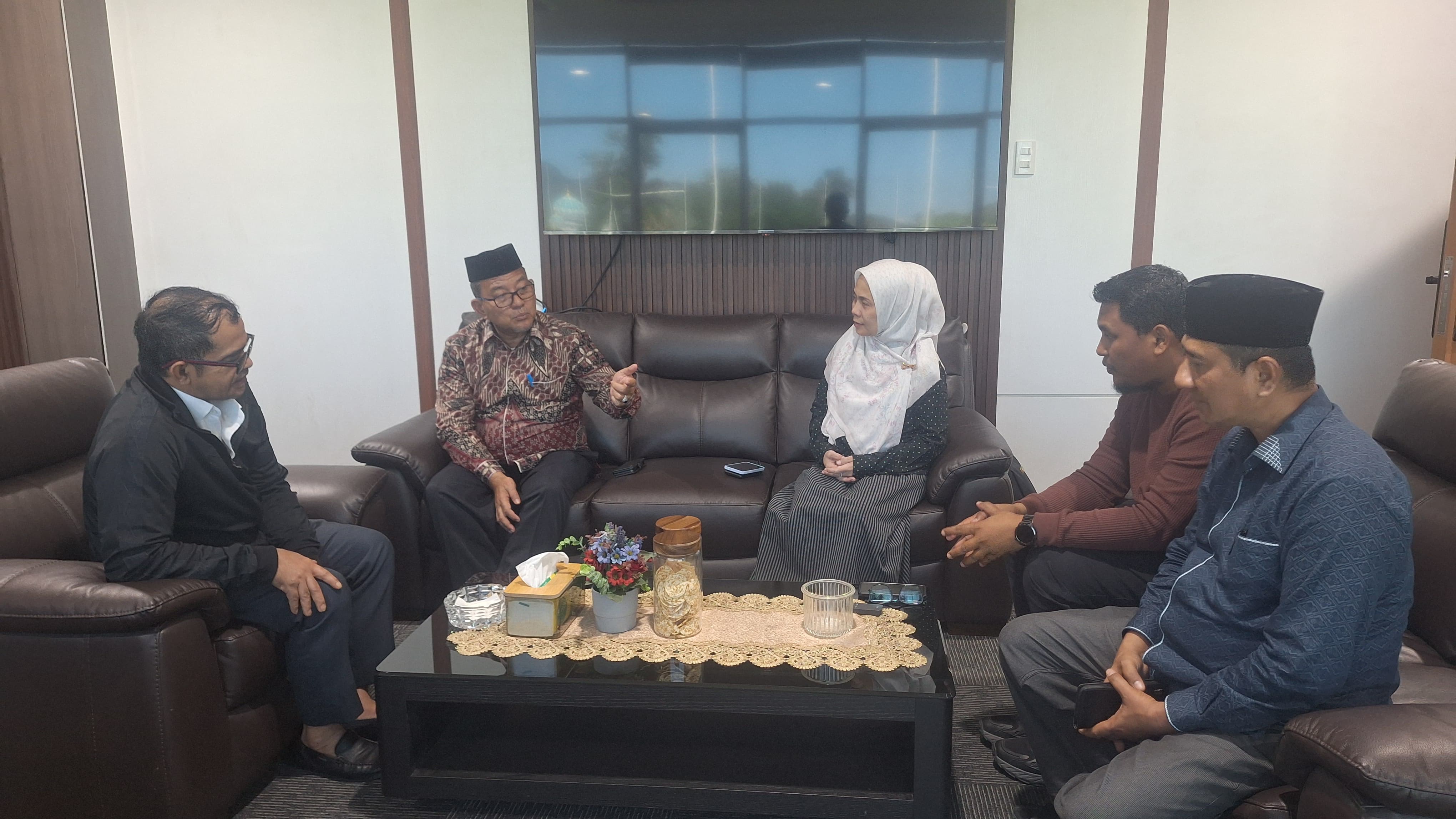 Bahas Rekomendasi Teknis Sarpras Madrasah, Kakanwil Kemenag Aceh Audiensi dengan Dinas Perkim