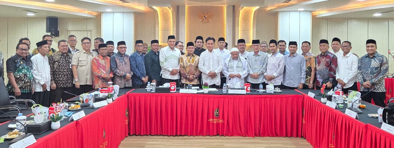 Jumpa Menko Yusril, Kakanwil Kemenag Aceh dan Tim Pemerintah Aceh Bahas Wakaf Blang Padang