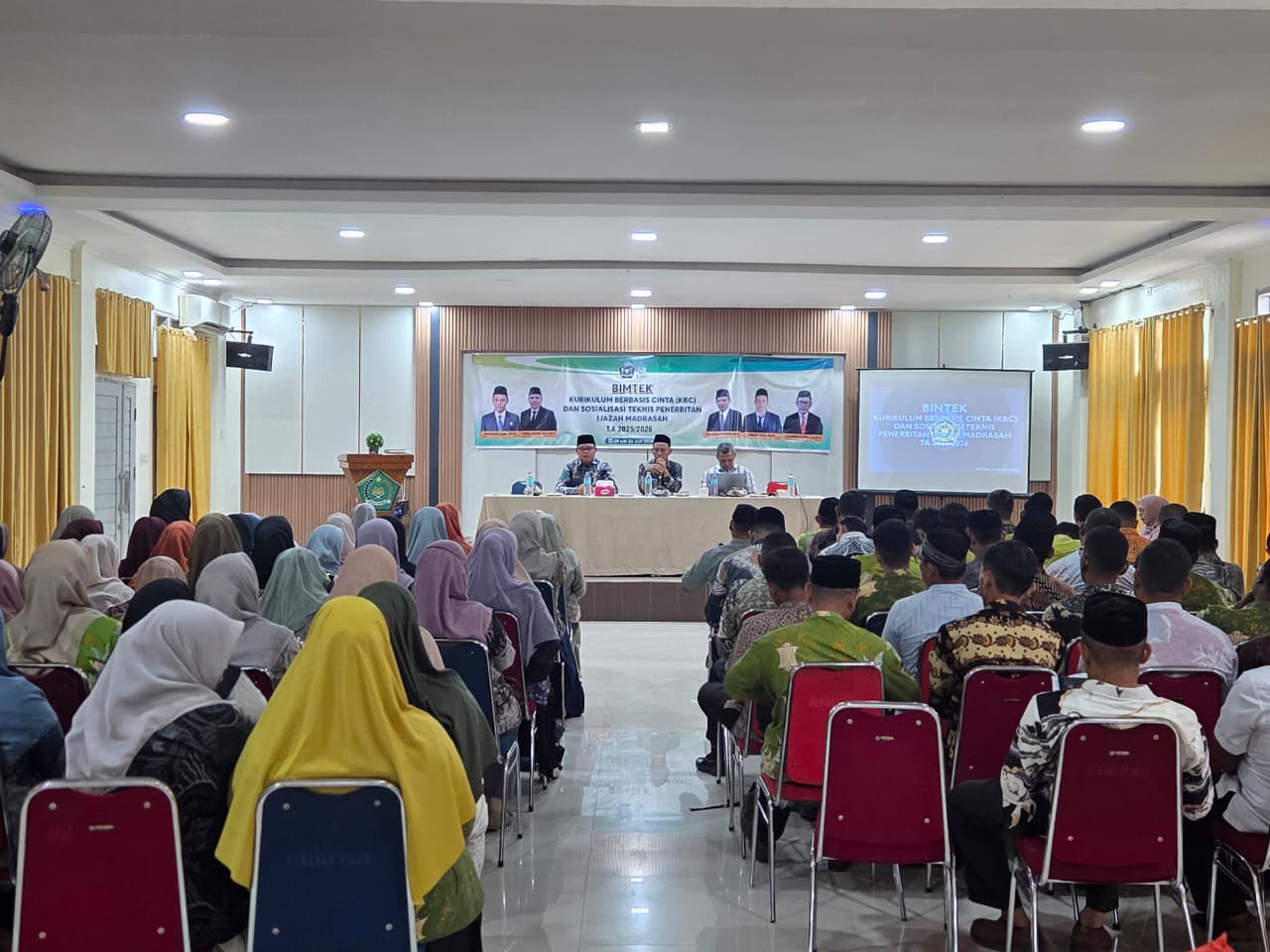 Kakankemenag Pidie Jaya Buka Bimtek Kurikulum Berbasis Cinta dan Sosialisasi Penerbitan Ijazah Madrasah