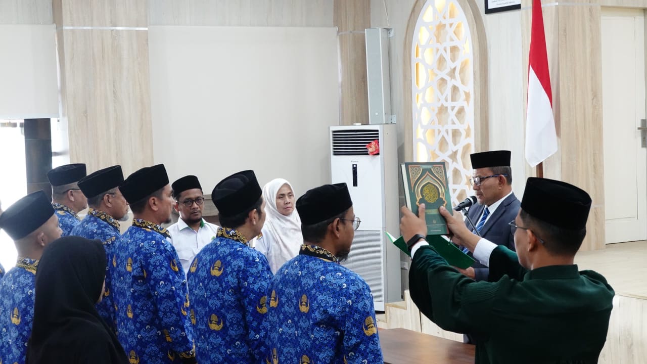 23 ASN Kanwil Kemenag Aceh Dilantik, Azhari Tekankan Integritas dan Tanggung Jawab