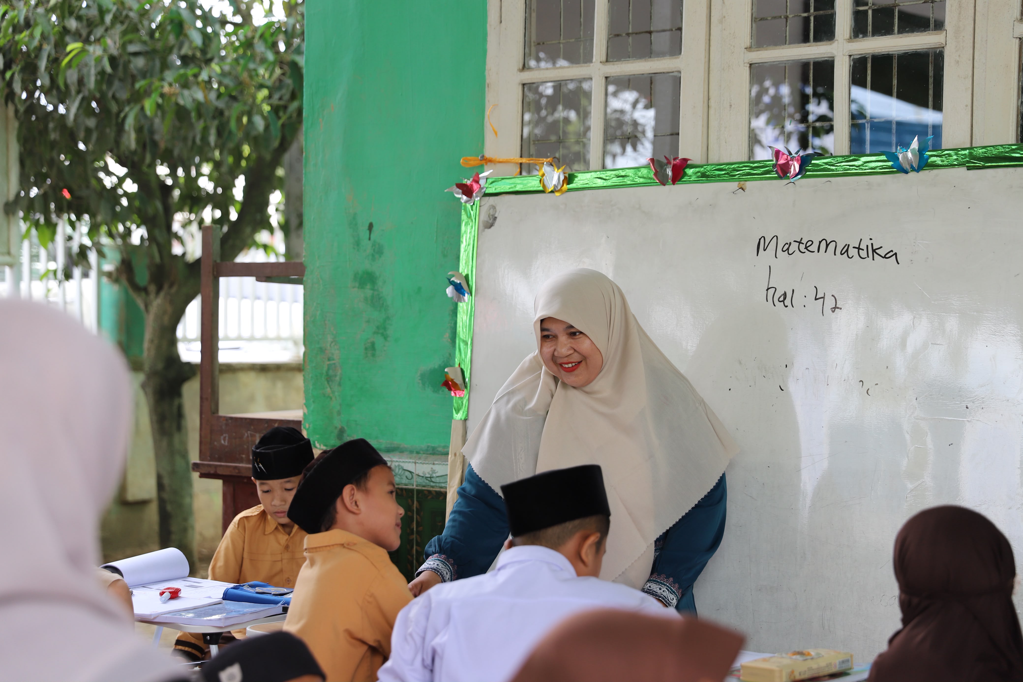 Nurlaili Sisipkan Pesan Anti Bullying Lewat DWP Mengajar di MIN 2 Aceh Tamiang