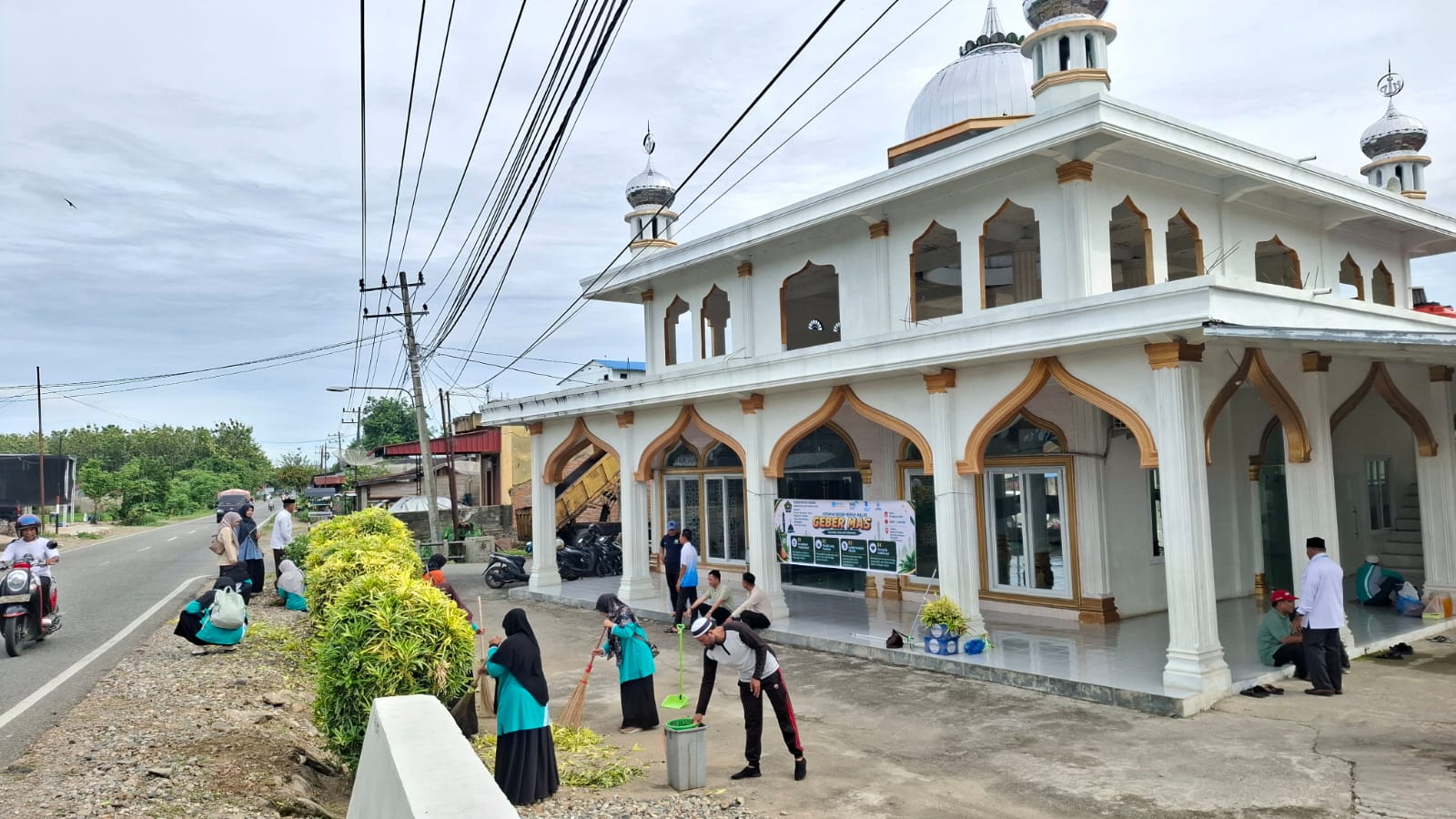 Sambut HUT ke-81 RI, Kemenag Abdya Gerakkan Masyarakat Wujudkan Masjid Bersih dan Nyaman
