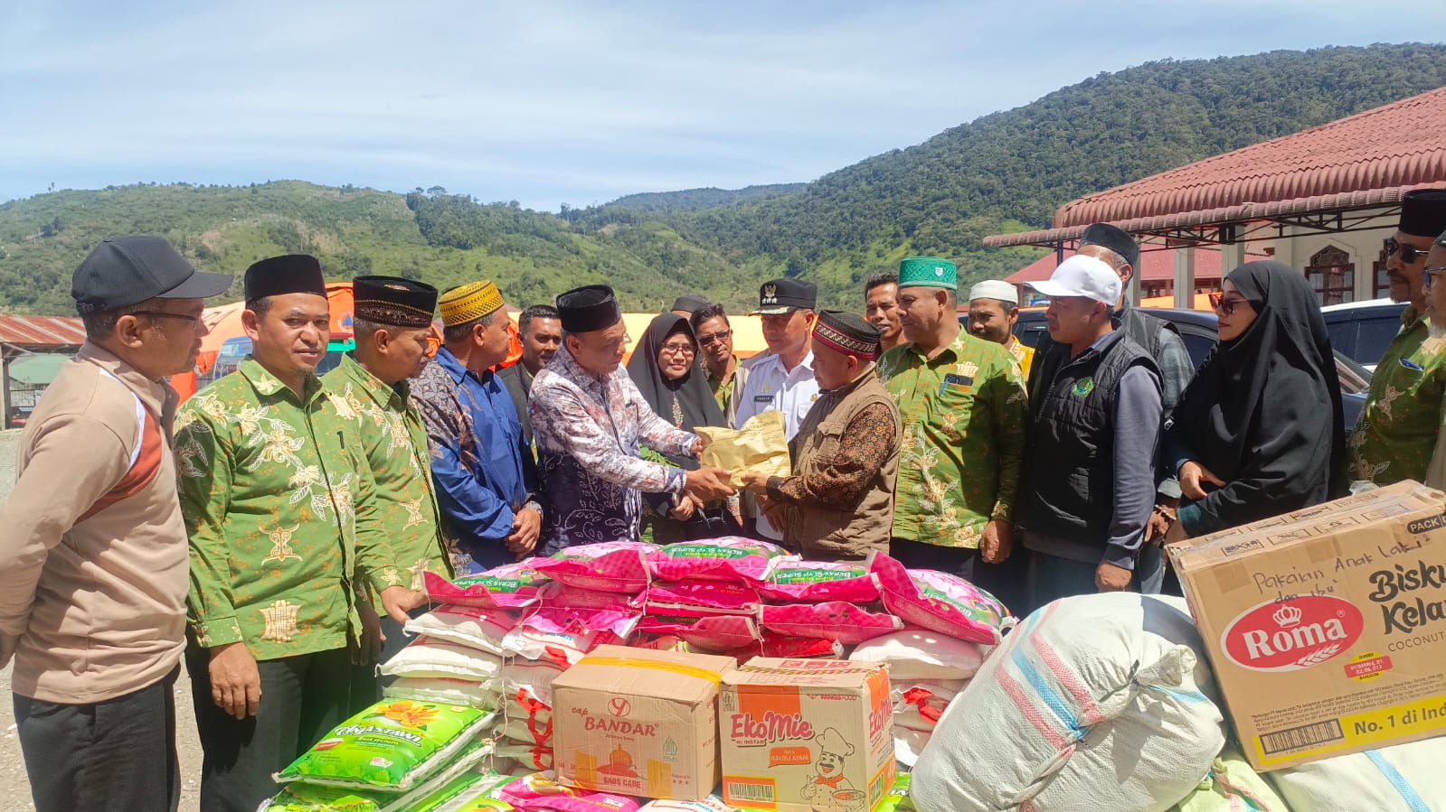 Dari ASN untuk Sesama, Kemenag Bener Meriah Salurkan Sumbangsih Musibah Kebakaran Jagong Jeget