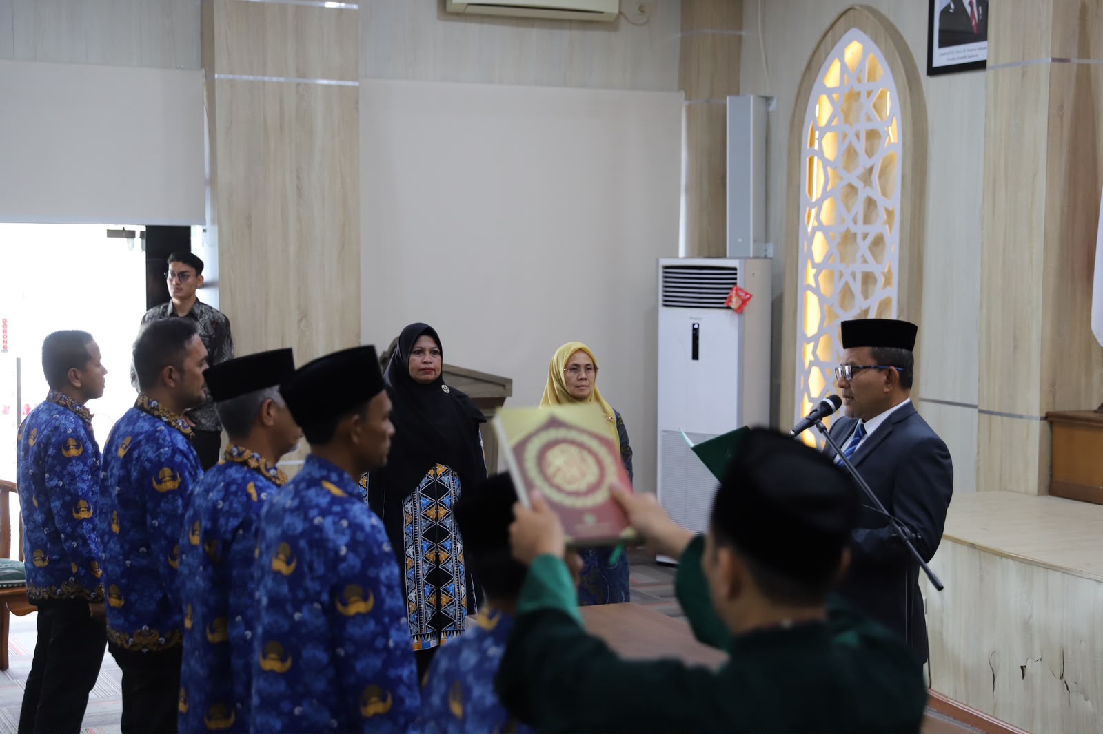 Kakanwil Kemenag Aceh Lantik 19 ASN dan Ingatkan Bangun Rekam Jejak Kinerja Positif