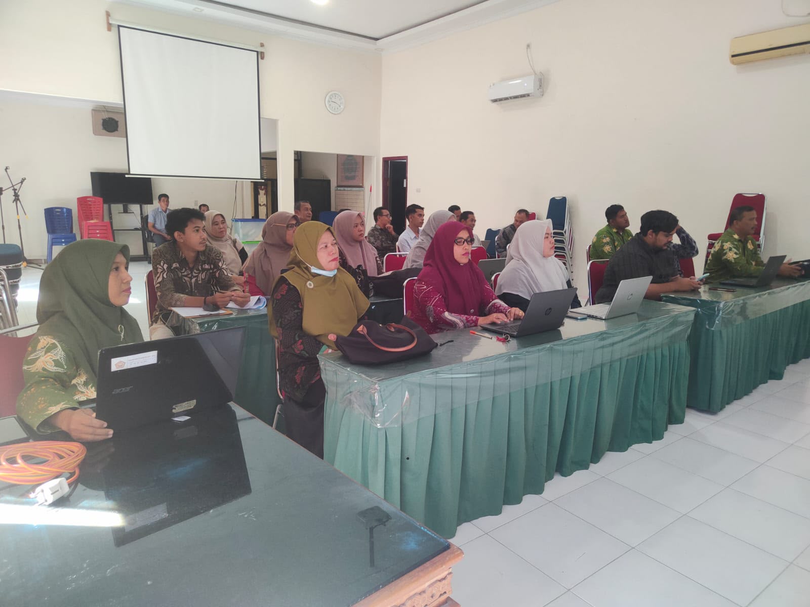 Kemenag Aceh Barat Dampingi Madrasah Tuntaskan Laporan Kinerja