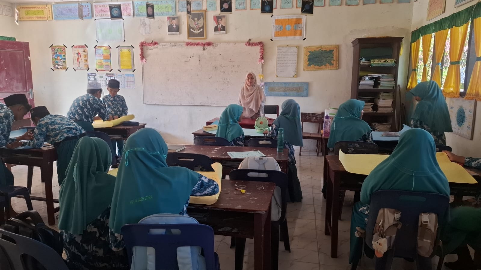 Hakikat Pintar Itu Biasa, Menyentuh Itu Luar Biasa