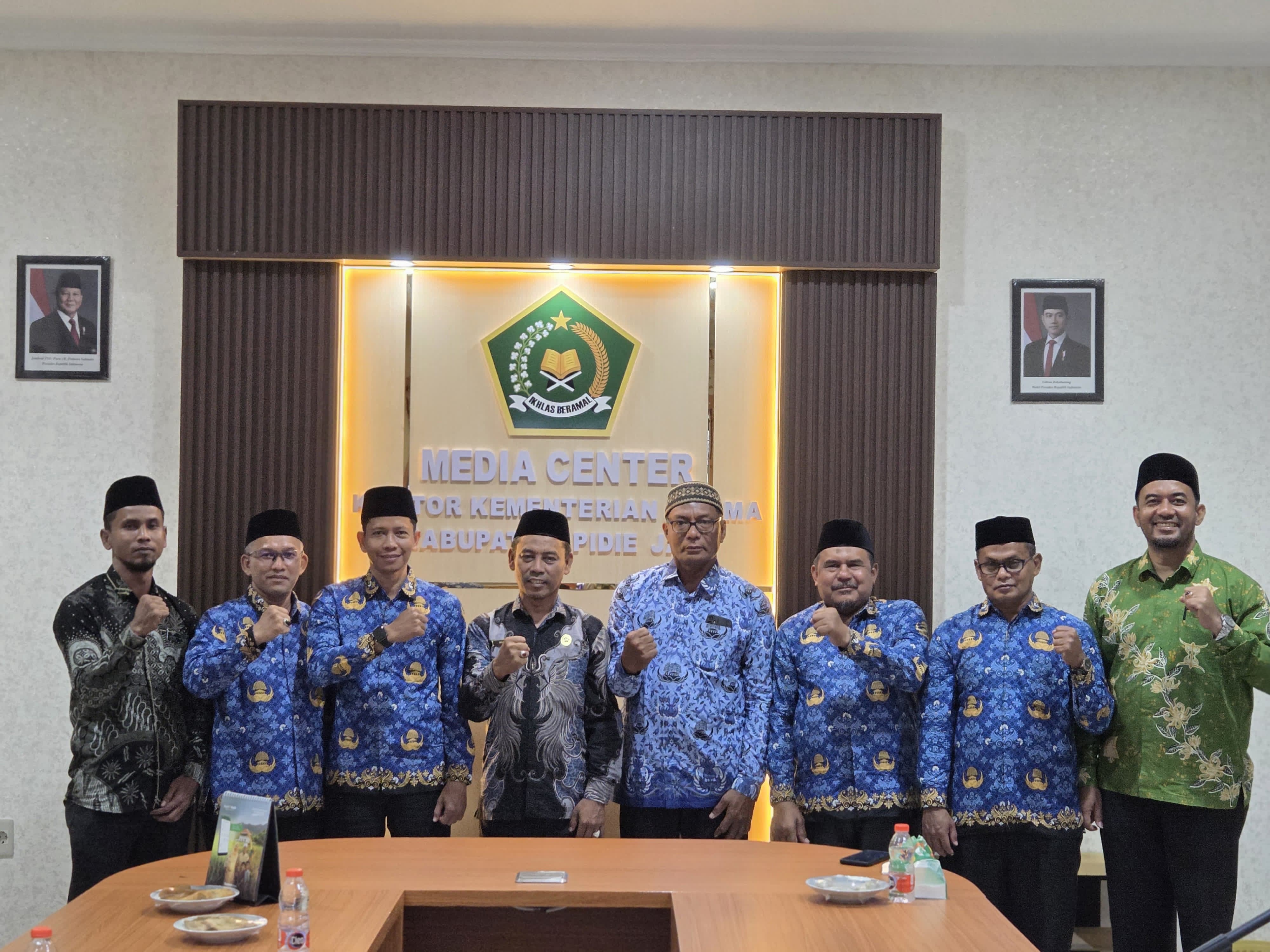 Kakanwil Kemenag Aceh Lantik Lima Kepala KUA di Pidie Jaya