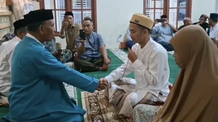 Tergerak Lantunan Azan, Pasangan Suami Istri Asal Sumut Mantap Memeluk Islam di Aceh Barat