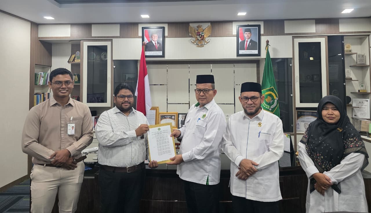 Kakanwil Kemenag Aceh Serahkan Keputusan Izin Perwakilan LAZ BSI Maslahat