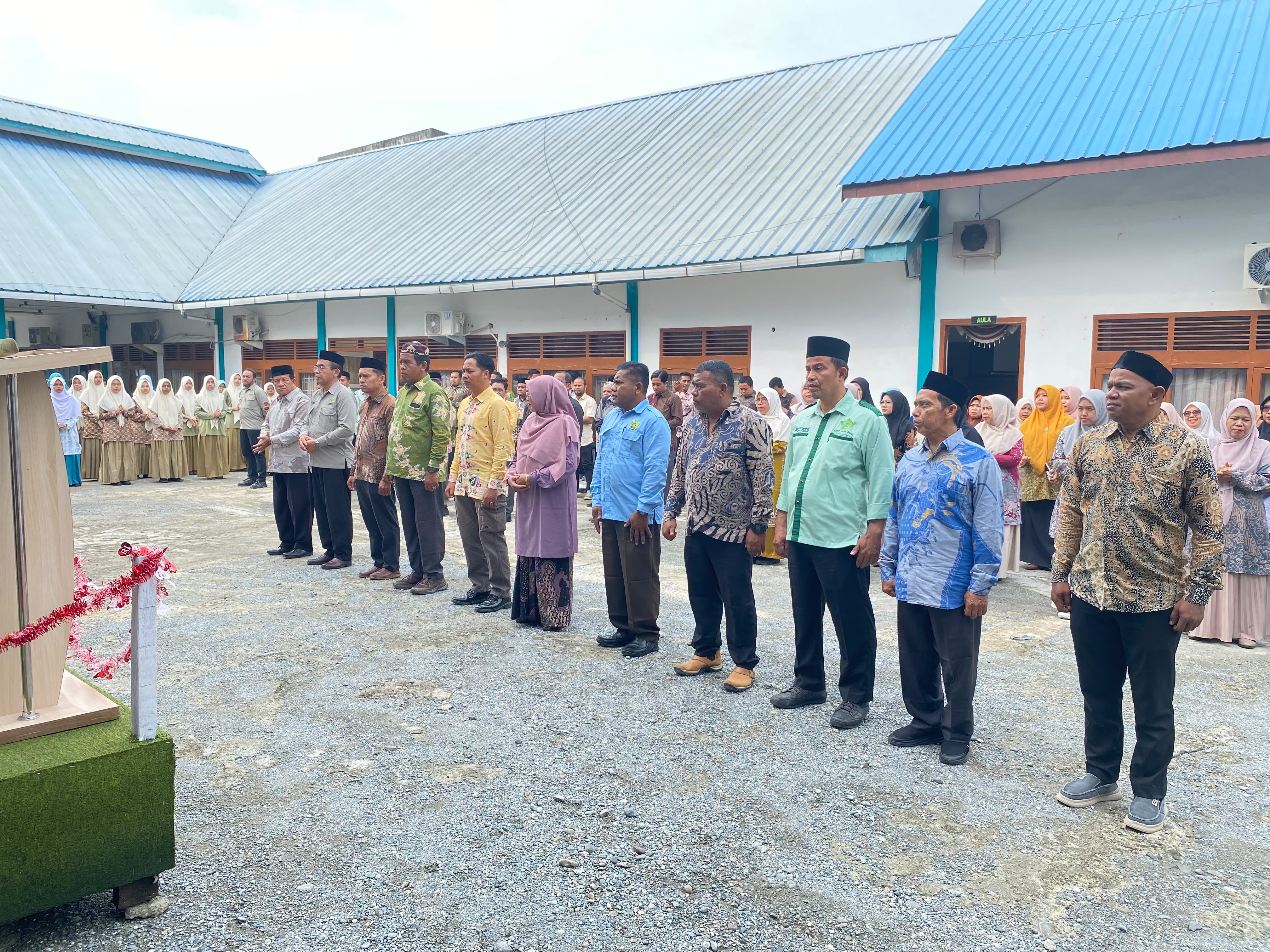 Kemenag Aceh Barat Berikan Bonus bagi Siswa Berprestasi OMI dan APOC