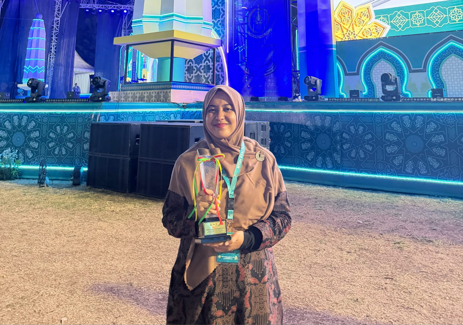 Guru MIN 22 Bireuen Raih Terbaik I Tafsir Qur’an Bahasa Indonesia Putri MTQ Nasional XXXI