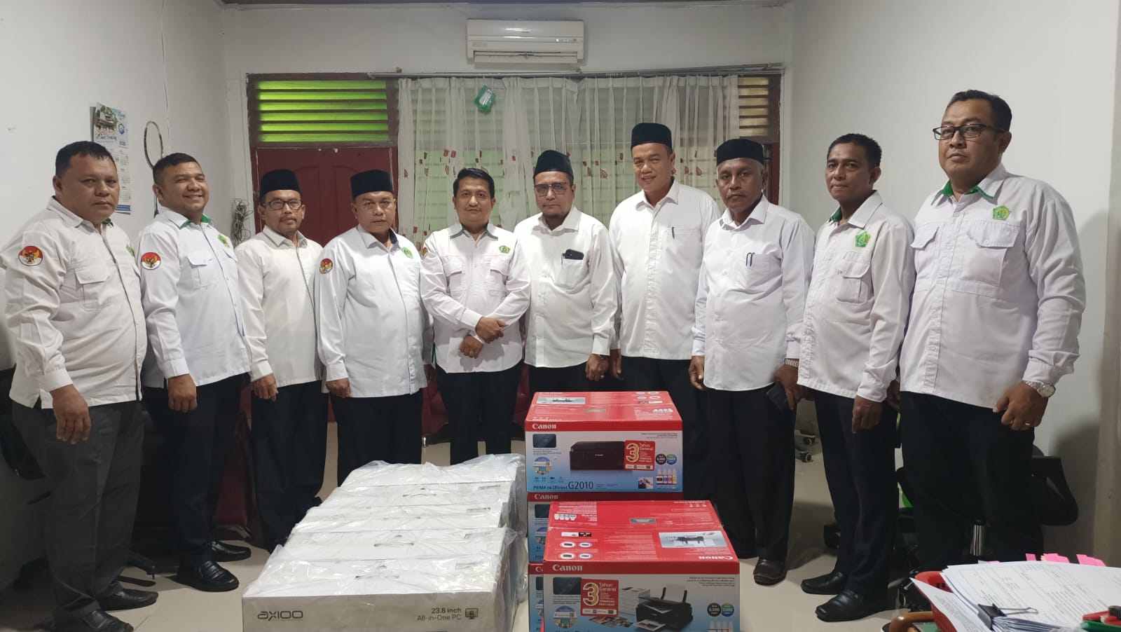 Pasca Bencana, Kemenag Langsa Serahkan Bantuan PC dan Printer untuk Lima KUA