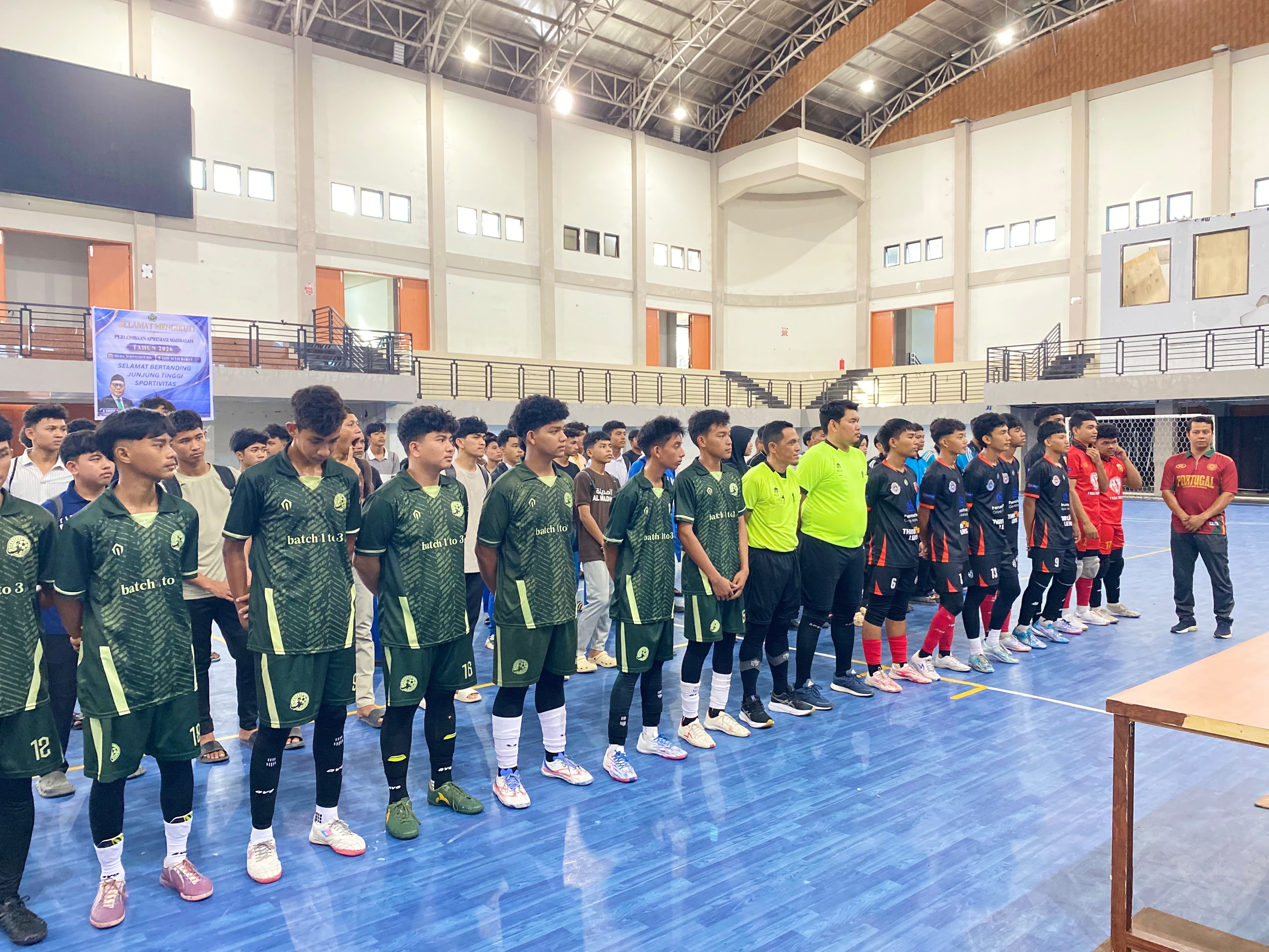Tendangan Bola Pertama Kakankemenag Aceh Barat Tandai Dimulainya APRESIASI Madrasah Tingkat MA