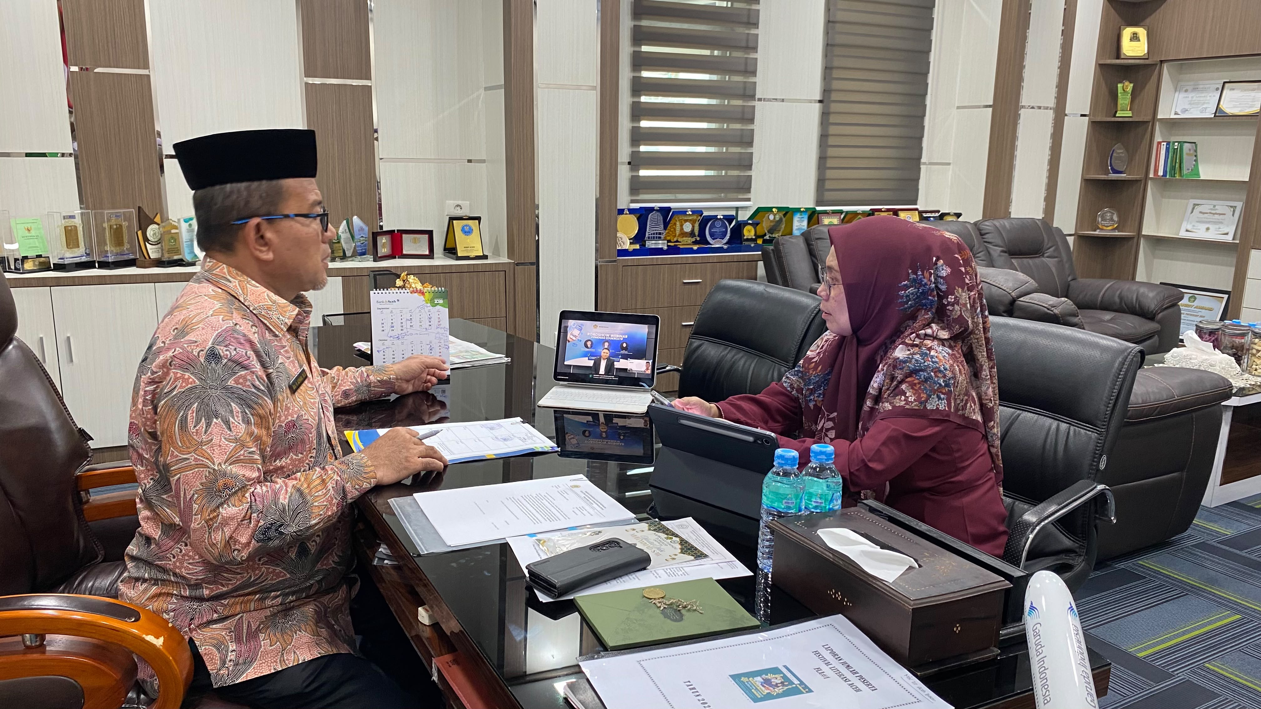 Kakanwil Kemenag Aceh dan Plt Kabag TU Ikuti Webinar Kemenag Edukreatif, Terobosan Penguatan Kompetensi SDM dan Pemanfaatan AI