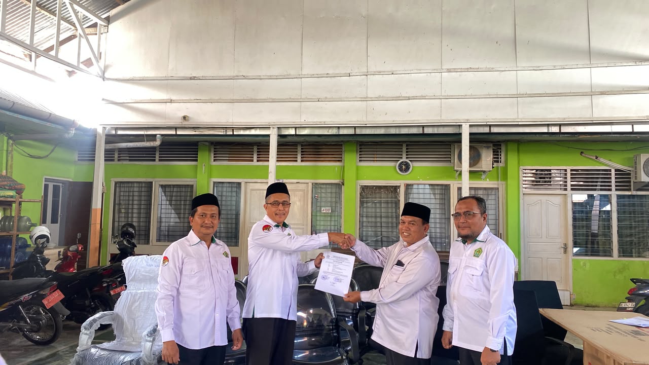 Kankemenag Kota Langsa Salurkan Bantuan Mebel ke Lima KUA Pascabanjir