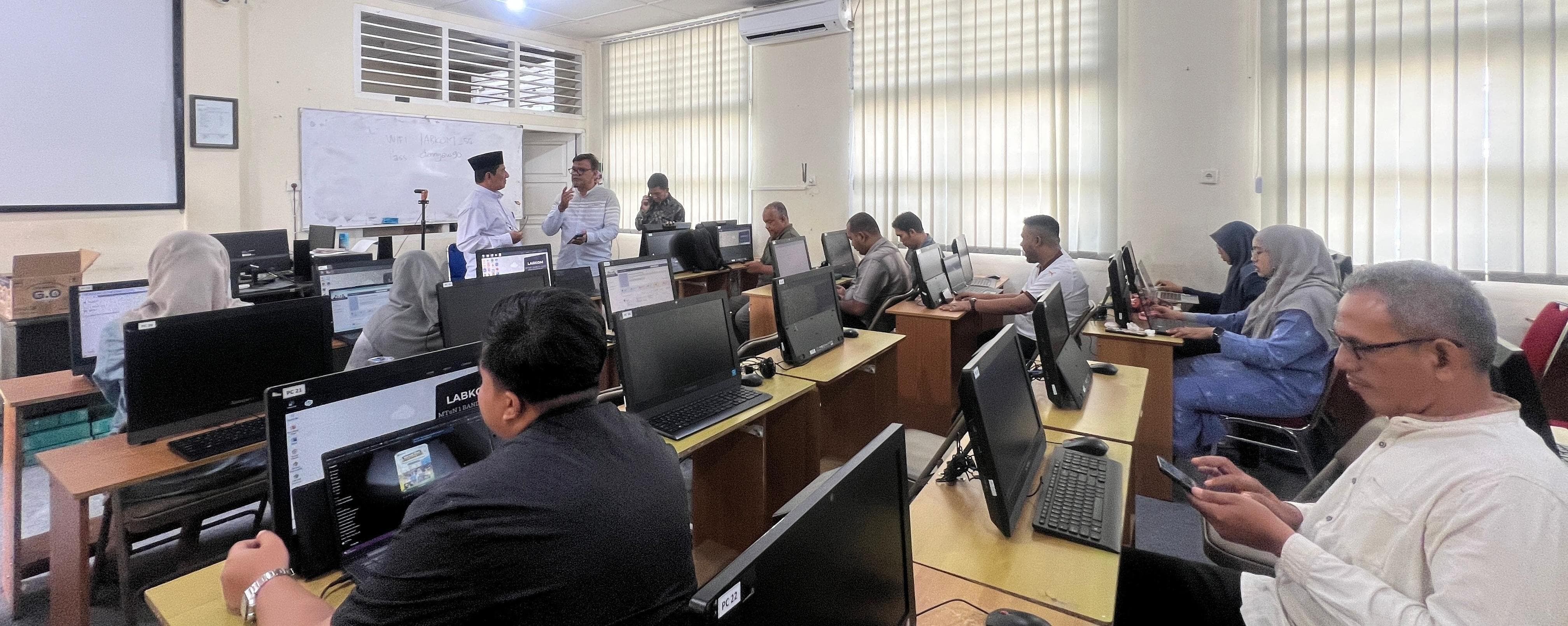 Hampir 1.000 Guru Daftar UKKJ, Kanwil Kemenag Aceh Pantau Kelancaran Verval Data