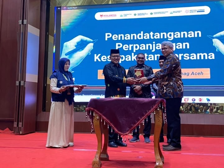 Kakanwil Kemenag Aceh Terima Penghargaan Tokoh Penggerak Literasi Nasional dari Nyalanesia
